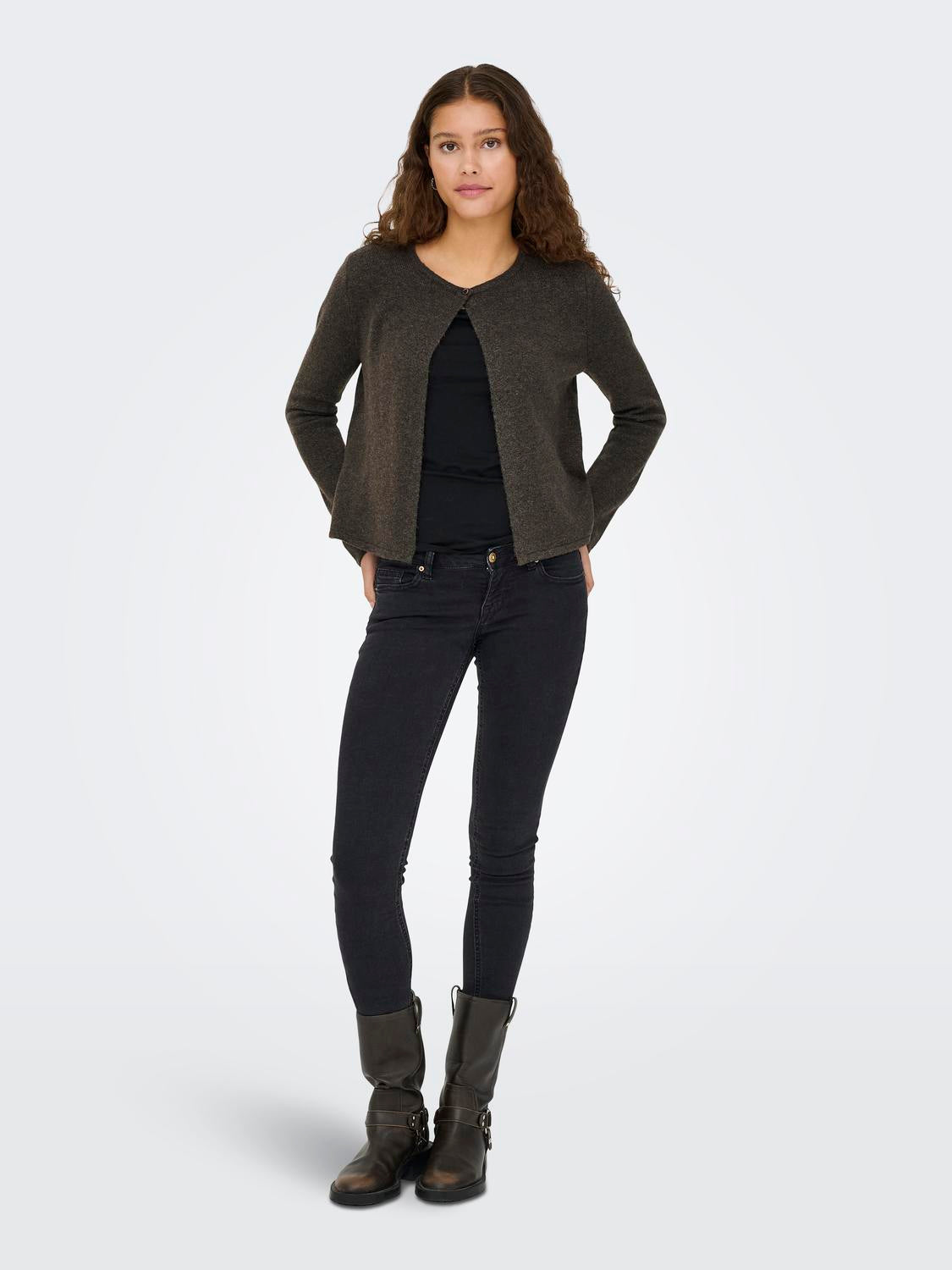 model_shot-front_full